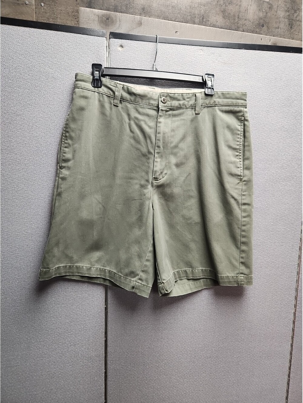 Tommy Hilfiger Y2K Mens Shorts Olive Green Size 34 Khakis!.